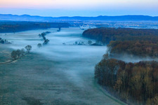 Otterbachniederung im Morgendunst in Freckenfeld im Bundesland Rheinland-Pfalz, Deutschland