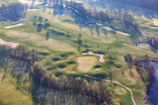 Golfanlage Landgut Dreihof - GOLF absolute am Morgen in Essingen im Bundesland Rheinland-Pfalz, Deutschland von oben