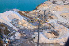 Luftbild von Am Kieswerk mit Holcim Kies und Beton GmbH in Rheinzabern im Bundesland Rheinland-Pfalz, Deutschland