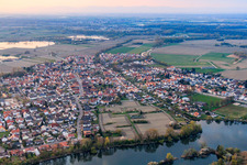 Dorfansicht aus Südosten in Leimersheim im Bundesland Rheinland-Pfalz, Deutschland