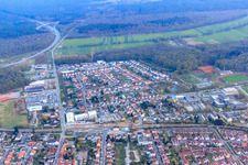 Lauterburger Straße und Bahnübergant in Kandel im Bundesland Rheinland-Pfalz, Deutschland