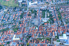 Sparkasse und Verbandsgemeinde Verwaltung in der Gartenstr in Kandel im Bundesland Rheinland-Pfalz, Deutschland