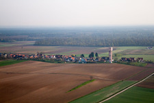 Schleithal im Bundesland Bas-Rhin, Frankreich aus der Drohnenperspektive