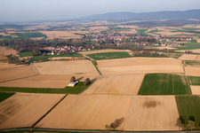 Riedseltz im Bundesland Bas-Rhin, Frankreich von der Drohne aus gesehen