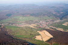 Lembach im Bundesland Bas-Rhin, Frankreich aus der Drohnenperspektive