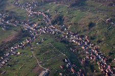 Drohnenaufname von Langensoultzbach im Bundesland Bas-Rhin, Frankreich