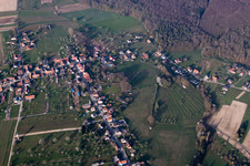 Langensoultzbach im Bundesland Bas-Rhin, Frankreich von einer Drohne aus