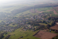 Schrägluftbild von Gumbrechtshoffen im Bundesland Bas-Rhin, Frankreich
