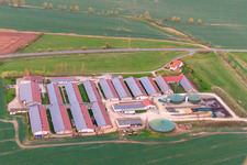 Großer Landwirtschaftlicher Betrieb an der Lindnerstr im Ortsteil Gleicherwiesen in Römhild im Bundesland Thüringen, Deutschland