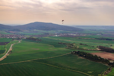 Dorfansicth vor den Gleichbergen in Römhild im Bundesland Thüringen, Deutschland