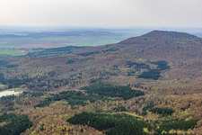 Kleiner Gleichberg aus Osten im Ortsteil Zeilfeld in Römhild im Bundesland Thüringen, Deutschland