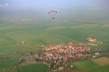 Dorfansicht aus Osten im Ortsteil Gabolshausen in Bad Königshofen im Grabfeld im Bundesland Bayern, Deutschland