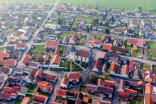Kirchengebäude von St. Martin Merkershausen im Dorfkern in Bad Königshofen im Grabfeld im Bundesland Bayern, Deutschland