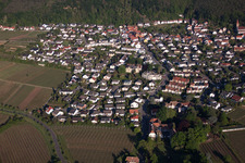 Ortsteil Königsbach in Neustadt an der Weinstraße im Bundesland Rheinland-Pfalz, Deutschland aus der Luft