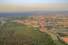 Luftbild von Stadtansicht am Morgn von Osten in Kandel im Bundesland Rheinland-Pfalz, Deutschland