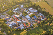 Drohnenbild von Gewerbegebiet Mittelwegring in Jockgrim im Bundesland Rheinland-Pfalz, Deutschland