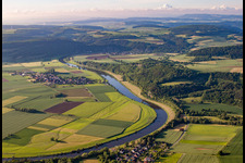 Verlauf der Weser zwischen Forst und Heinsen im Bundesland Niedersachsen, Deutschland