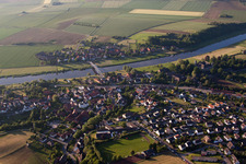 Dorfkern an den Fluß- Uferbereichen der Weser im Ortsteil Daspe in Hehlen im Bundesland Niedersachsen, Deutschland