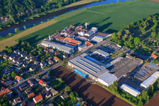 Luftbild von Chemiewerk von Dr. Paul Lohmann GmbH & Co. KGaA am Ufer der Weser im Ortsteil Kirchohsen in Emmerthal im Bundesland Niedersachsen, Deutschland