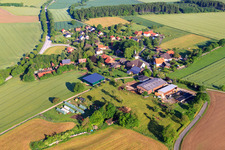 Dorfansicht aus Südosten im Ortsteil Eilversen in Marienmünster im Bundesland Nordrhein-Westfalen, Deutschland