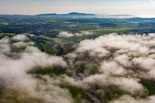 Ort hinter Wolken im Ortsteil Bellersen in Brakel im Bundesland Nordrhein-Westfalen, Deutschland