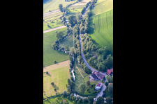 Verlauf der Nethe im Ortsteil Erkeln in Brakel im Bundesland Nordrhein-Westfalen, Deutschland