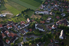 Kirchengebäude im Dorfkern im Ortsteil Bellersen in Brakel im Bundesland Nordrhein-Westfalen, Deutschland