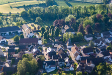 Schloßgraben im Ortsteil Meinbrexen in Lauenförde im Bundesland Niedersachsen, Deutschland