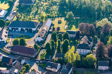 Luftaufnahme von Schloßgraben im Ortsteil Meinbrexen in Lauenförde im Bundesland Niedersachsen, Deutschland