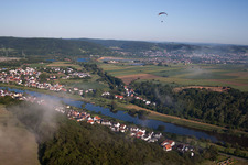 Dorfkern an den Fluss- Uferbereichen der Weser zwischen Ortsteil Herstelle und Würgassen in Beverungen - NRW im Bundesland Nordrhein-Westfalen, Deutschland