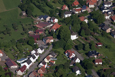 Schrägluftbild von Dorf - Ansicht von Bosseborn in Höxter im Bundesland Nordrhein-Westfalen, Deutschland