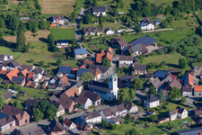 Kirchengebäude von St. Maria Salome im Ortsteil Ovenhausen in Höxter im Bundesland Nordrhein-Westfalen, Deutschland