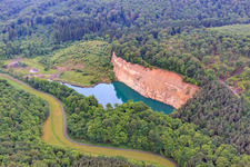 Steinbruchssee im Ortsteil Löffelsterz in Schonungen im Bundesland Bayern, Deutschland