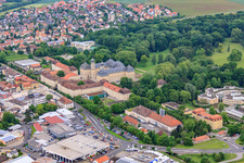 Schloßpark und Schloß Werneck mit Schlosskirche und Albert-Schweitzer-Haus im Bundesland Bayern, Deutschland