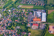 Luftbild von Gebäude und Produktionshallen auf dem Werksgelände der Ziegelei Braas GmbH - Verkaufsregion und Lager Hainstadt in Buchen im Bundesland Baden-Württemberg, Deutschland