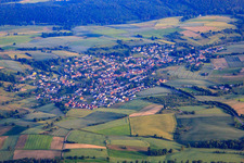 Dorfansicht im Odenwald aus Norden im Ortsteil Lobenfeld in Lobbach im Bundesland Baden-Württemberg, Deutschland