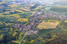 Dorfansicht im Odenwald aus Osten in Wiesenbach im Bundesland Baden-Württemberg, Deutschland
