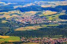 Dorfansicht im Odenwald aus Norden in Eschelbronn im Bundesland Baden-Württemberg, Deutschland