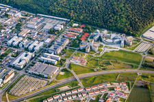 Luftbild von Drei sechs-zackige, sternförmige Unternehmensverwaltungs- Hochhaus- Gebäude der SAP SE in Walldorf im Bundesland Baden-Württemberg, Deutschland