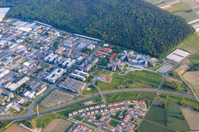Schrägluftbild von Industriegebiet an der Dietmar-Hopp-Allee mit SAP SE in Walldorf im Bundesland Baden-Württemberg, Deutschland