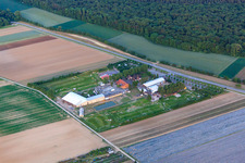 Drohnenaufname von Fussballgolfpark Südpfalz auf dem Adamshof Kandel im Bundesland Rheinland-Pfalz, Deutschland