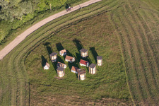 Luftbild von Rennstrecke der Rennbahn - Trabrennbahn Haras De La Née in Néewiller-prés-Lauterbourg in Grand Est in Neewiller-près-Lauterbourg im Bundesland Bas-Rhin, Frankreich