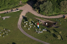 Haras de la Née in Neewiller-près-Lauterbourg im Bundesland Bas-Rhin, Frankreich aus der Luft
