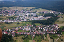 Ortsteil Conweiler in Straubenhardt im Bundesland Baden-Württemberg, Deutschland aus der Luft