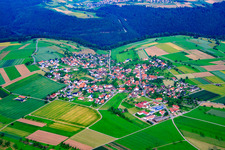 Ortsansicht im Nordschwarzwald aus Westen im Ortsteil Altbulach in Neubulach im Bundesland Baden-Württemberg, Deutschland