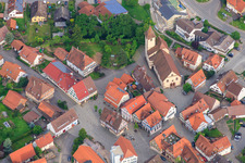 Altes Rathaus Neubulach e.V. und Stadtkirche Neubulach im Bundesland Baden-Württemberg, Deutschland