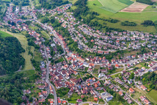 Luftbild von Kirchengebäude der Michaelskirche in Sulz am Eck in Wildberg im Bundesland Baden-Württemberg, Deutschland