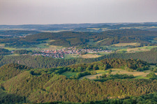 Holzelfingen von Westen in Lichtenstein im Bundesland Baden-Württemberg, Deutschland