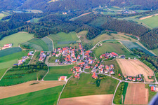 Luftaufnahme von Dorfansicht aus Westen im Ortsteil Münzdorf in Hayingen im Bundesland Baden-Württemberg, Deutschland