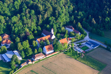 Luftaufnahme von Internat Stiftung Urspringschule an der Urspringquelle in Schelklingen im Bundesland Baden-Württemberg, Deutschland